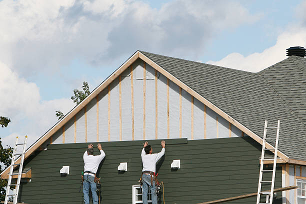 Professional Siding technician working in Braintree, MA